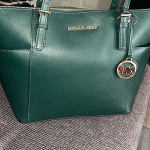 Michael Kors Jet Set Tote Bag.